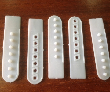 Khóa nhựa 7 lỗ - Phụ Liệu Nón Mũ - Công Ty TNHH SX Loan Nhi Ngọc Phát